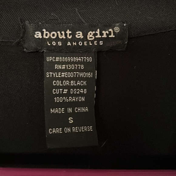 ABOUT A GIRL Cropped Black Jacket with Mid-Length Sleeve - Picture 3 of 3